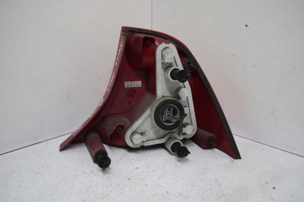 FEU ARRIERE GAUCHE FORD FOCUS BERLINE/ 4-PORTE 1998-2004 - Vue 2